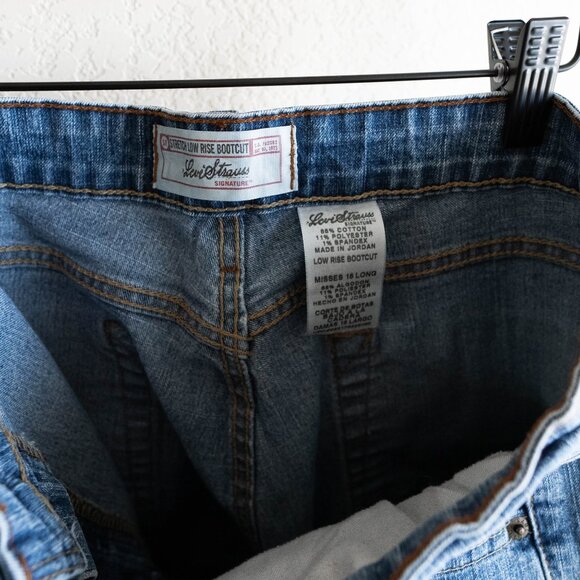 Levi’s Signature Bootcut Jeans | Size 16L Low Rise Stretch Denim - Picture 2 of 7